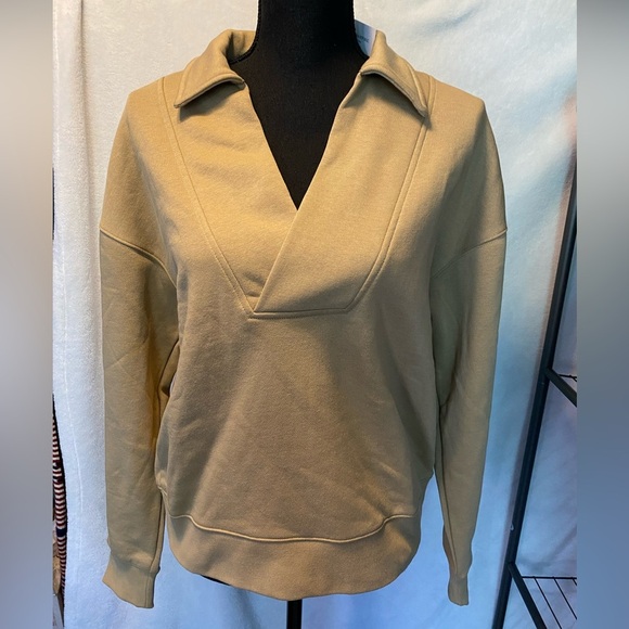 Banana Republic Tops - Banana Republic Fleece lined Khaki Pullover. NWT Size Small